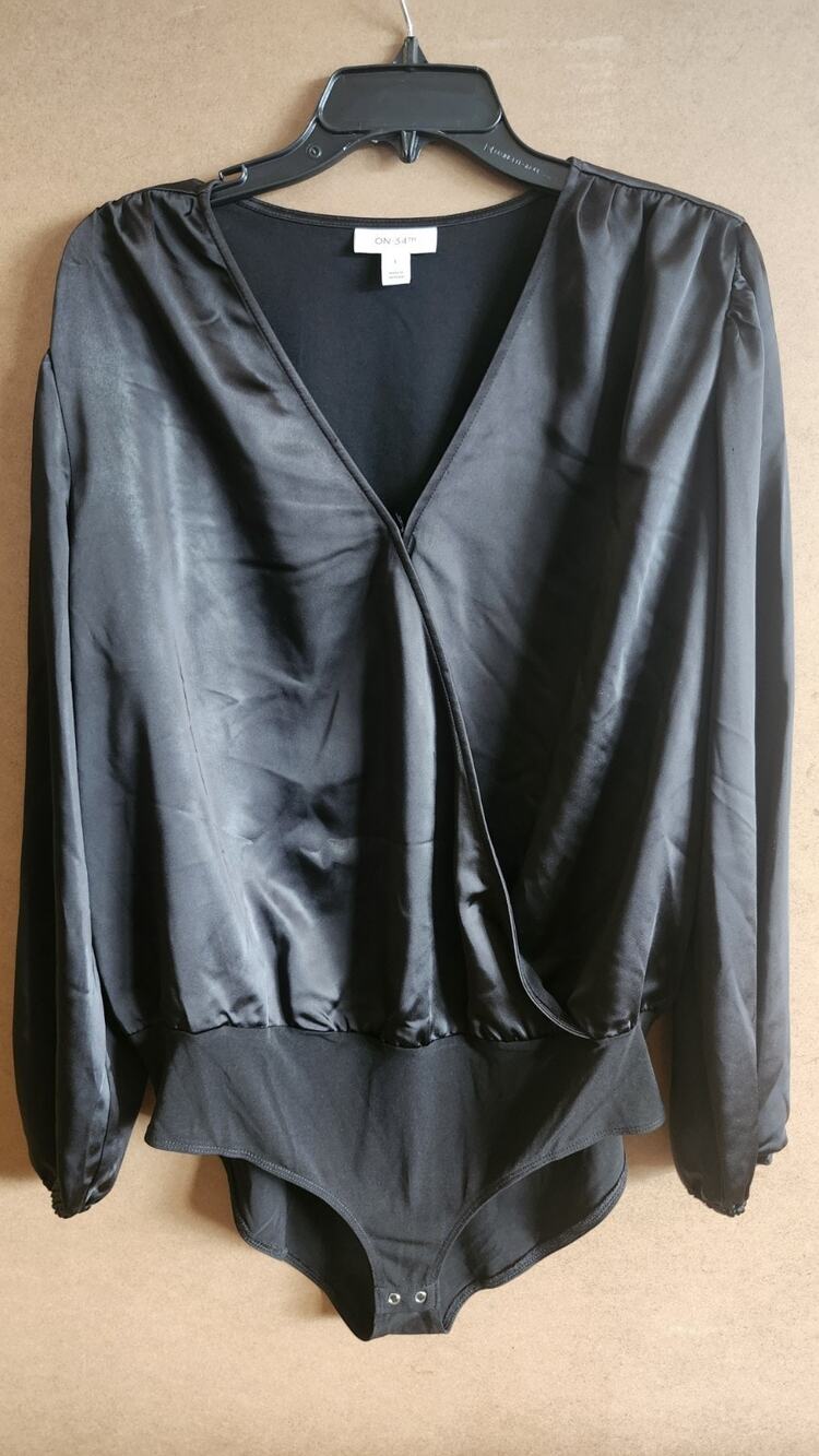 Macy's On 34th Black Satin Surplice L Bodysuit Long Sleeve VNeck Blouse Wt102